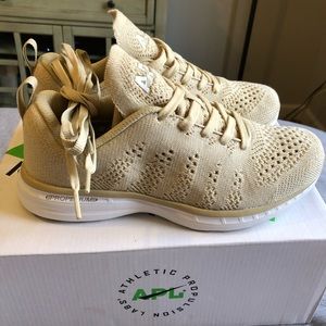 NIB APL Techloom Pro cashmere wheat women’s 6.5